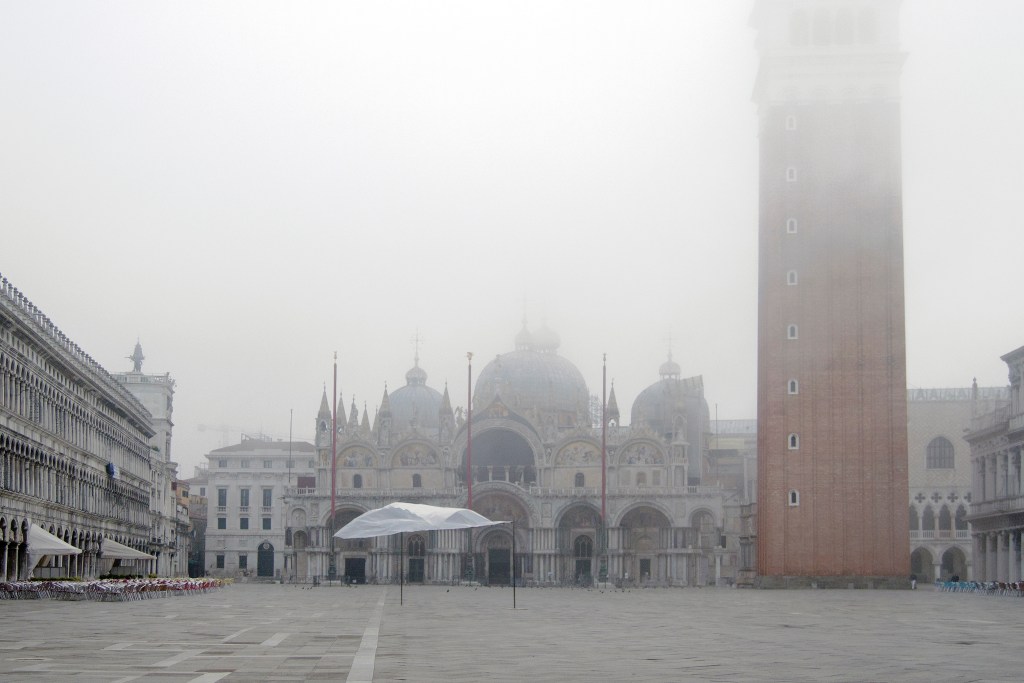 Backdrop (Venice), 2017